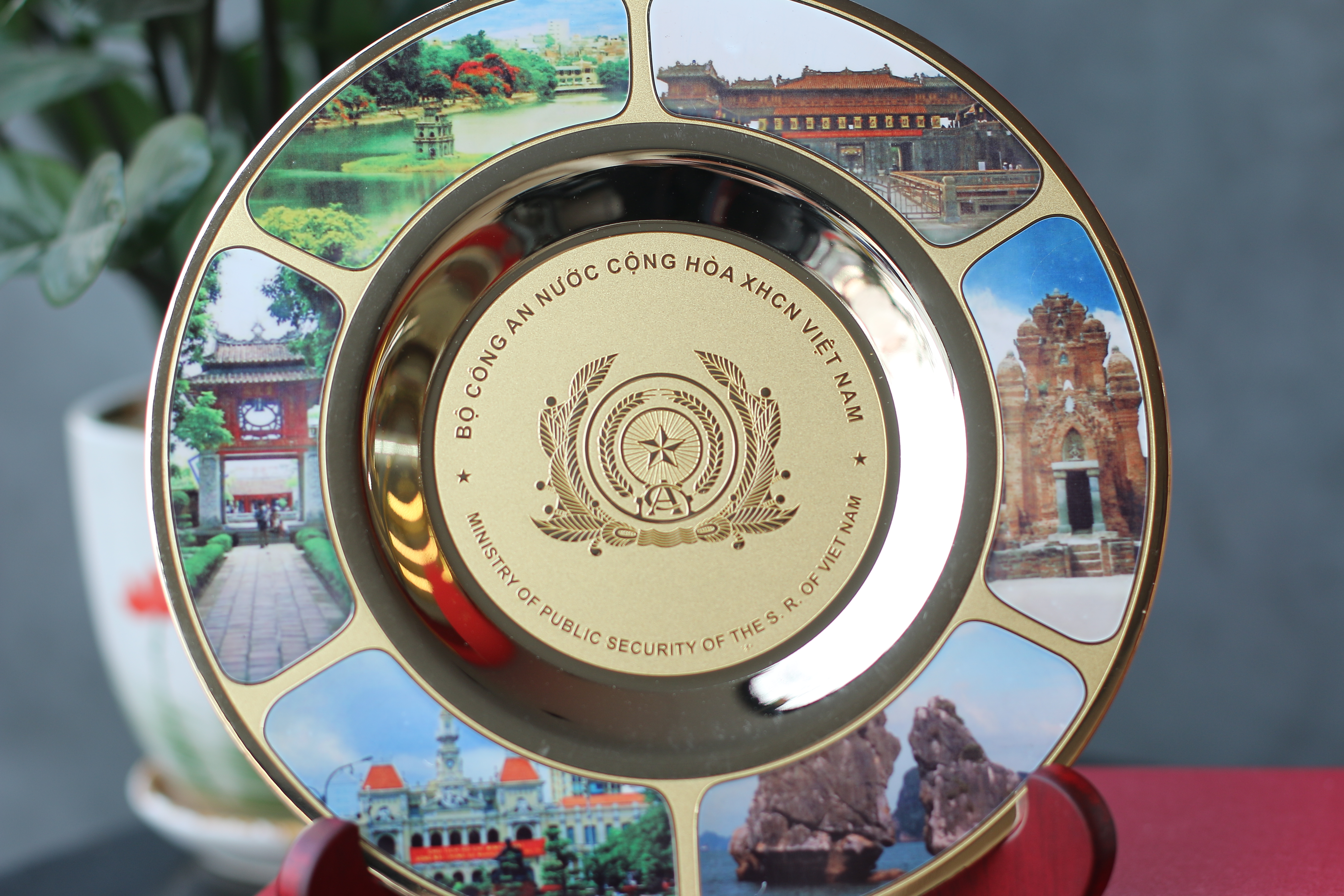 Lô mặt đĩa 6 danh lam Bộ Công An D20 bằng đồng thiết kế theo yêu cầu